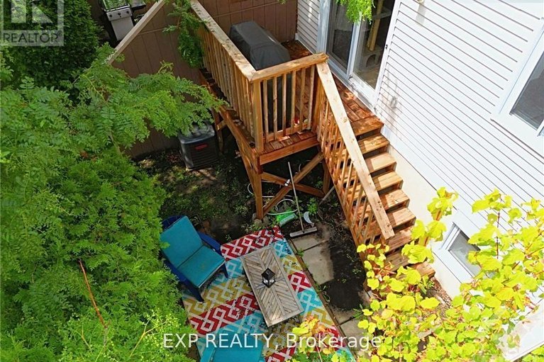 29599647/d-284-dalehurst-drive/tanglewood/ottawa/ontario/K2G4J5_29