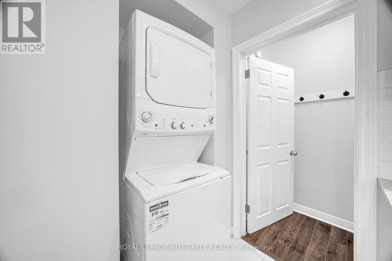 28649206/18-sullivan-avenue/meadowlandscrestview/ottawa/ontario/K2G1T3_28