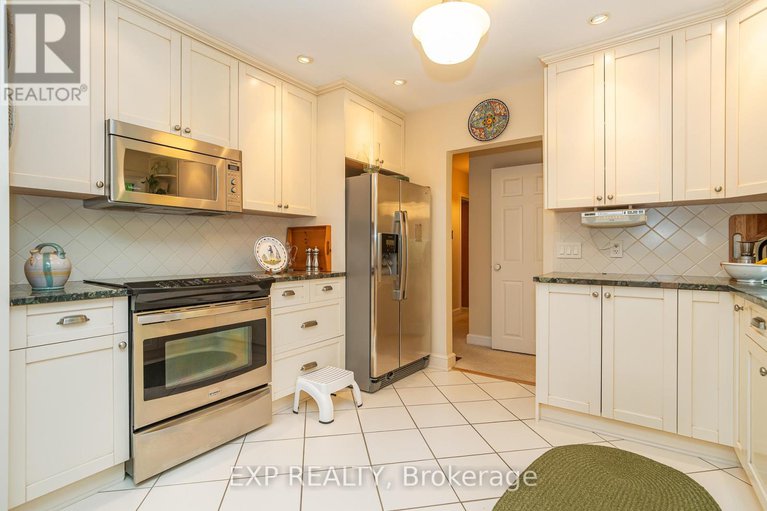 29009959/504-thessaly-circle/alta-vistafaircrest-heights/ottawa/ontario/K1H5W5_17