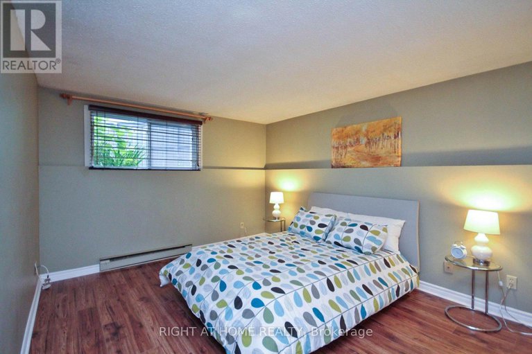 28367291/a-311-presland-road/overbrookcastle-heights/ottawa/ontario/K1K2B6_8