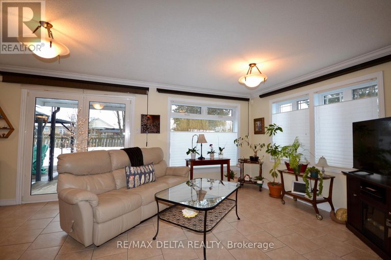 29240139/909-chapman-street/town-of-rockland/clarence-rockland/ontario/K4K1E5_8