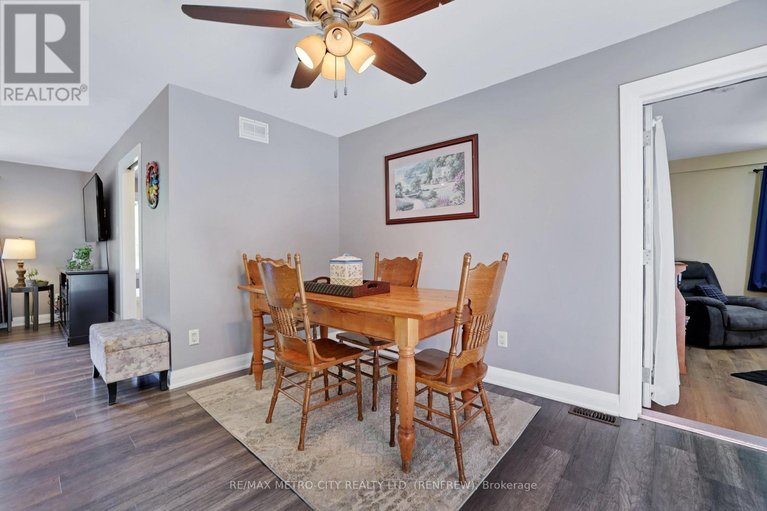 29606362/2457-burnstown-road/mcnabbraeside-twps/mcnabbraeside/ontario/K7V3Z4_17