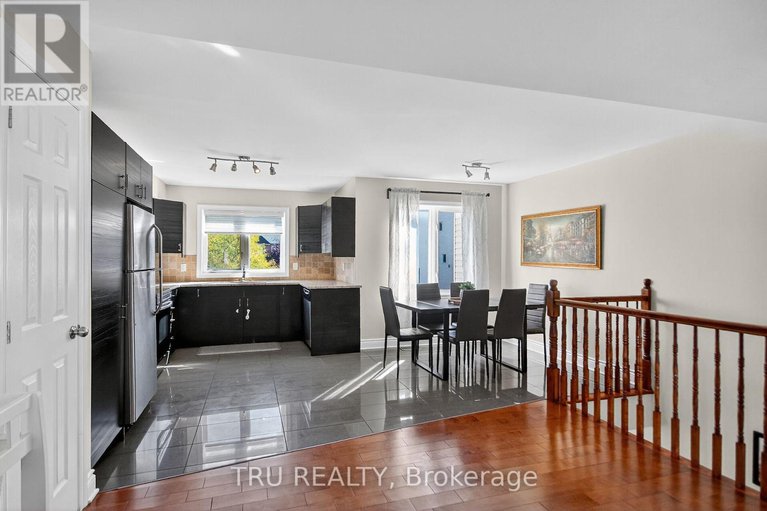 28954413/2642-palings-private/emerald-woodssawmill-creek/ottawa/ontario/K1T4A4_9