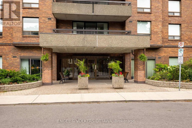 28588515/605-20-the-driveway-avenue/ottawa-centregolden-triangle/ottawa/ontario/K2P1C8_2