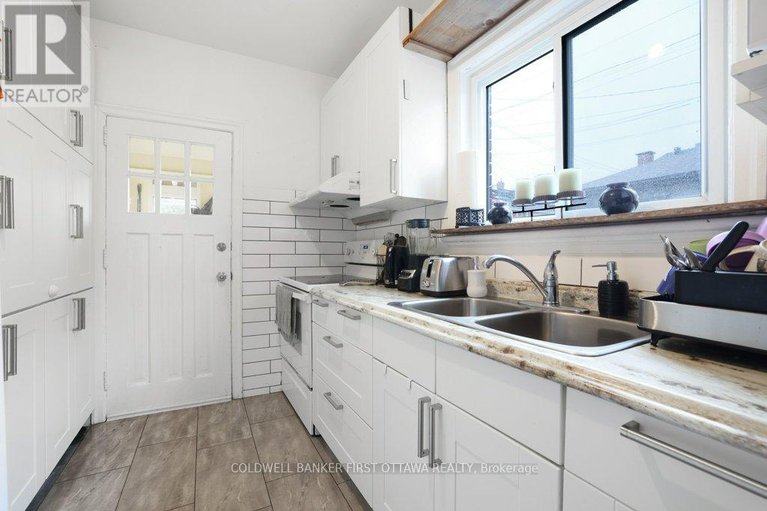 29612748/968-gladstone-avenue/hintonburg/ottawa/ontario/K1Y3E7_12