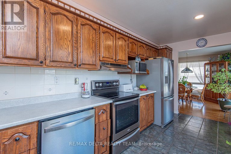 29649021/892-beauchamp-avenue/hiawatha-parkconvent-glen/ottawa/ontario/K1C3A7_16