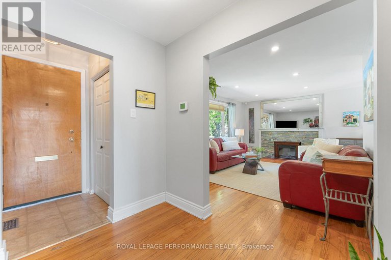 28878550/1044-cromwell-drive/riverside-park/ottawa/ontario/K1V6K5_5