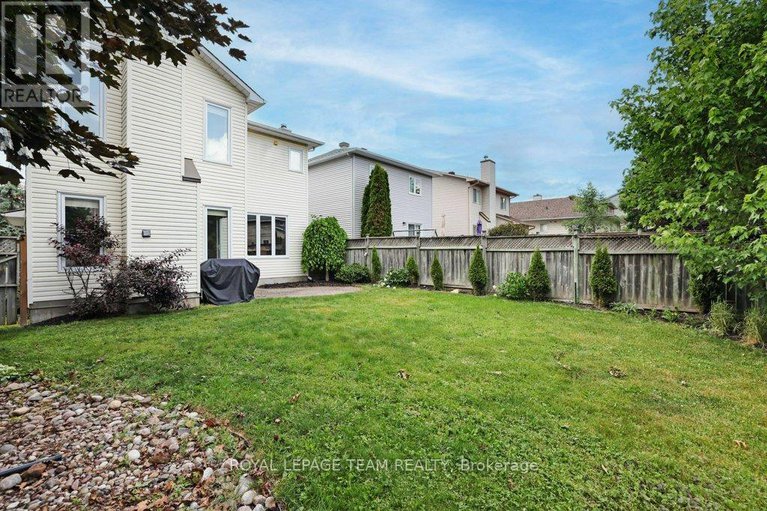 28522929/8-black-rivers-place/bridlewood/ottawa/ontario/K2M2E2_47