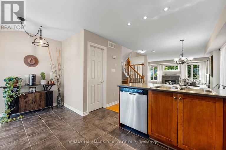 29051360/440-edgeworth-avenue/woodroffe/ottawa/ontario/K2B5L1_18