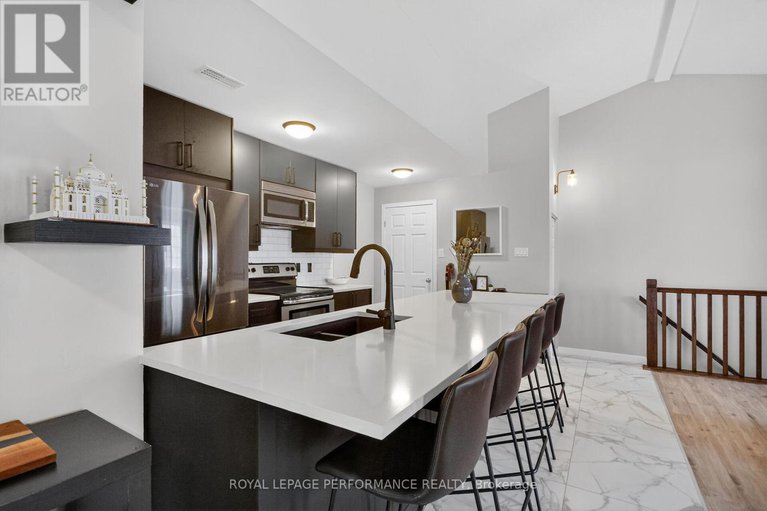 29300835/c-100-artesa-private/emerald-meadowstrailwest/ottawa/ontario/K2S0J8_12