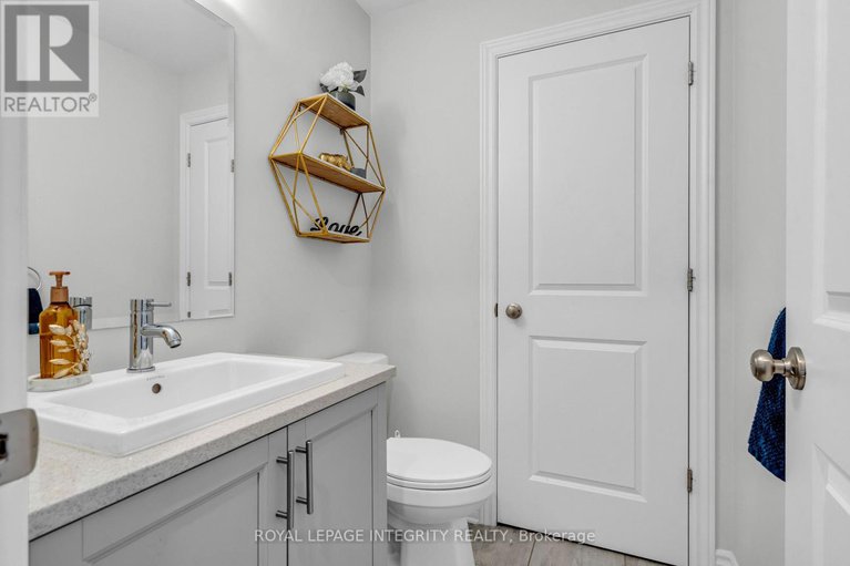28545243/35-carabiner-private/mer-bleuebradley-estatesanderson-park/ottawa/ontario/K1W0L7_15