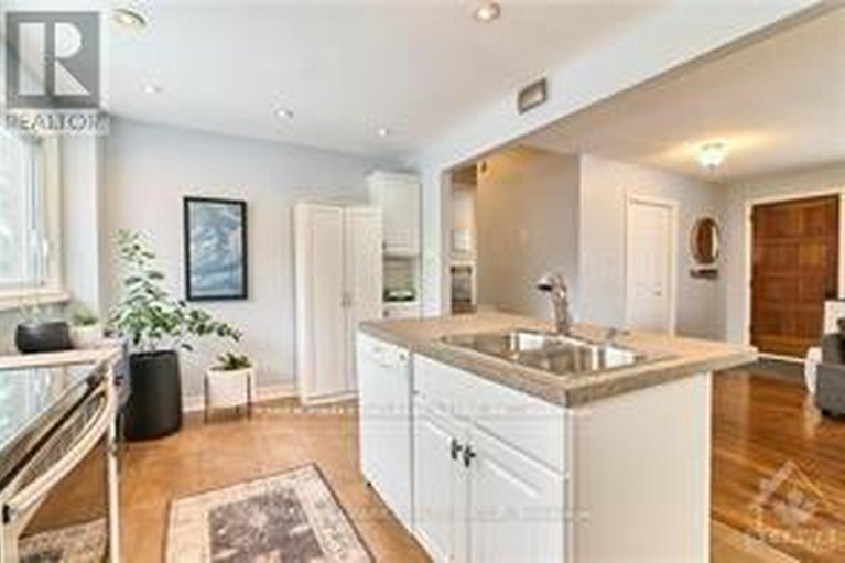 29244921/841-balsam-drive/chatelaine-village/ottawa/ontario/K1E1B8_8