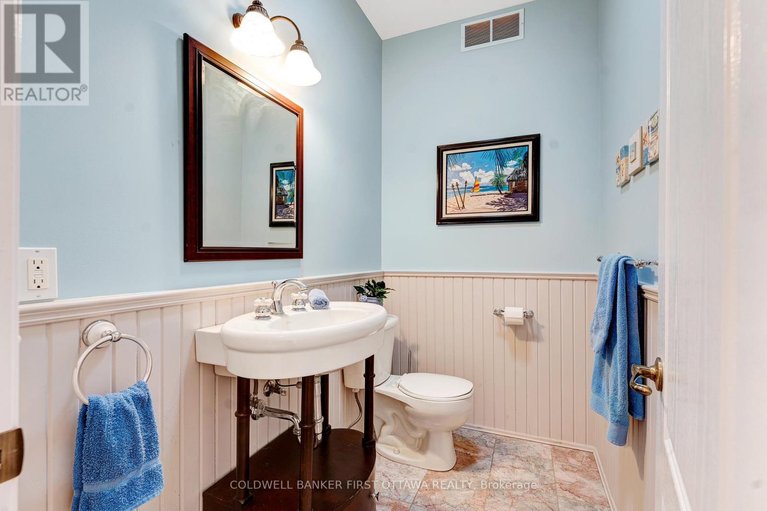 29602825/1111-west-shore-drive/drummond-n-elmsley-drummond-twp/drummondnorth-elmsley/ontario/K7H3C8_29