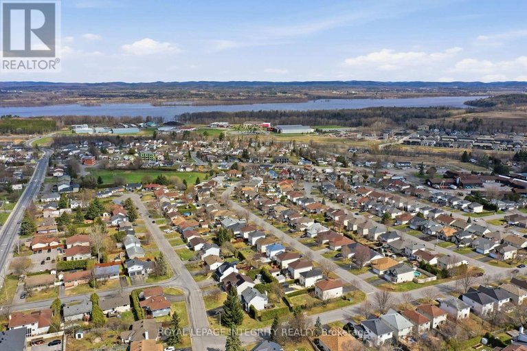 29646948/675-potvin-avenue/town-of-rockland/clarence-rockland/ontario/K4K1H2_50