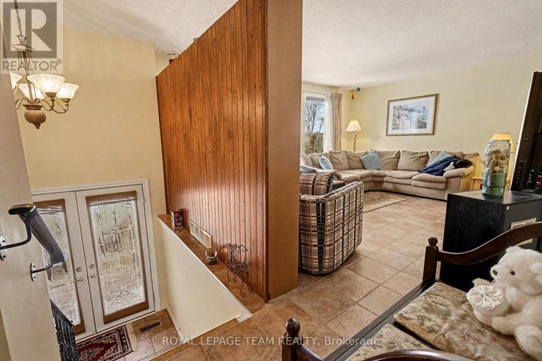 29674279/30-juniper-court/borden-farmstewart-farmcarleton-heightsparkwood-hills/ottawa/ontario/K2E5M6_4