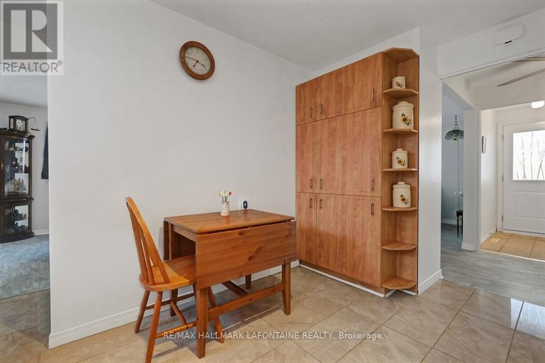 29444353/2443-ogilvie-road/beacon-hill-north/ottawa/ontario/K1J7N3_27