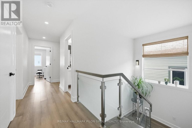 29327470/559-mutual-street/castle-heights/ottawa/ontario/K1K1C5_20