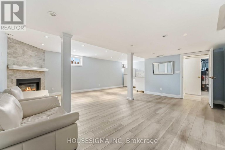 29433007/1047-richard-avenue/billings-bridge/ottawa/ontario/K1H8C3_31