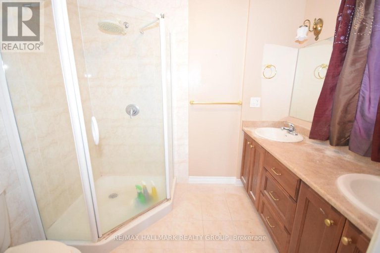 29219493/1749-des-prairies-avenue/queenswood-heights-south/ottawa/ontario/K1E2R1_7