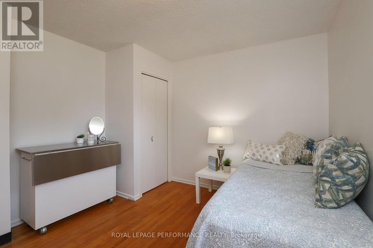 28611578/45-keewatin-crescent/borden-farmstewart-farmcarleton-heightsparkwood-hills/ottawa/ontario/K2E5S2_23