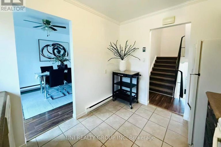 29032886/2064-eric-crescent/pineview/ottawa/ontario/K1B4P4_8