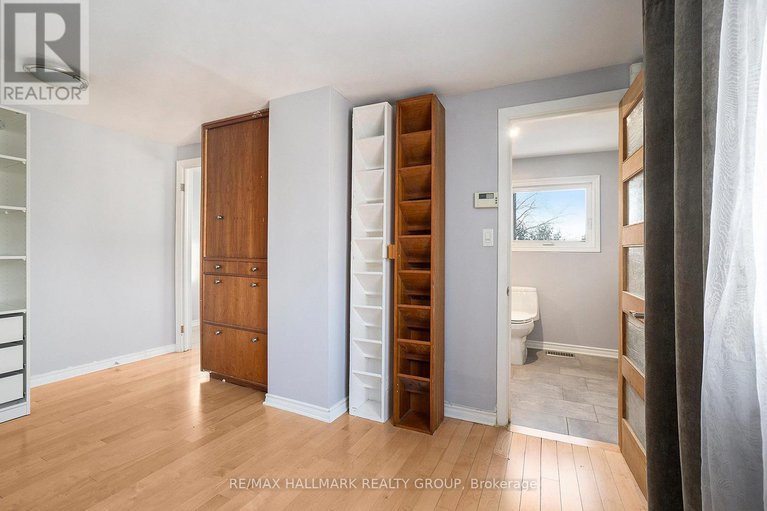 28569647/1053-chelsea-drive/viscount-alexander-park/ottawa/ontario/K1K0M7_24