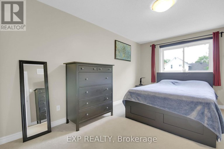 28790857/332-finner-court/almonte/mississippi-mills/ontario/K0A1A0_20