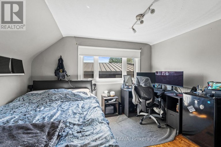 29526299/1372-ridgedale-street/emerald-woodssawmill-creek/ottawa/ontario/K1T1C5_23