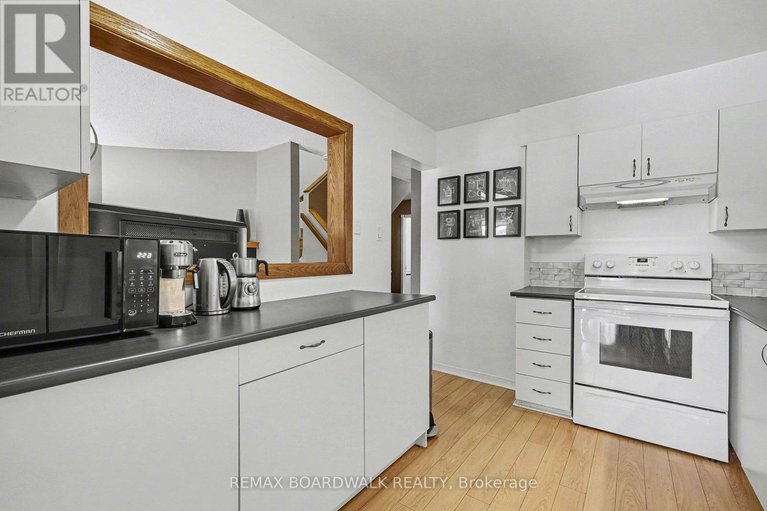 29300641/448-valade-crescent/fallingbrookpineridge/ottawa/ontario/K4A2W4_8