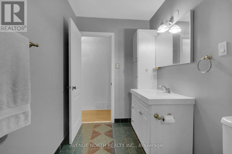 28770167/1254-heron-road/ridgemont/ottawa/ontario/K1V6A9_23