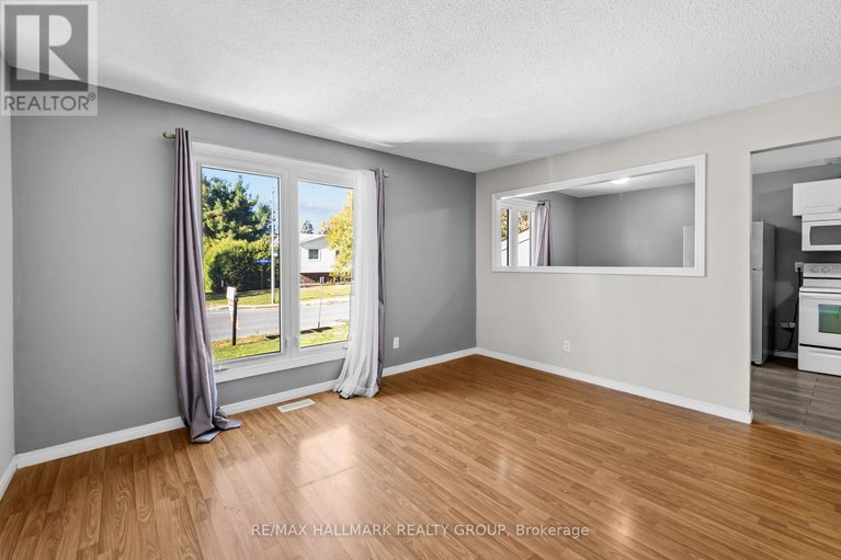 29004892/82-glamorgan-drive/glencairnhazeldean/ottawa/ontario/K2L1R4_7