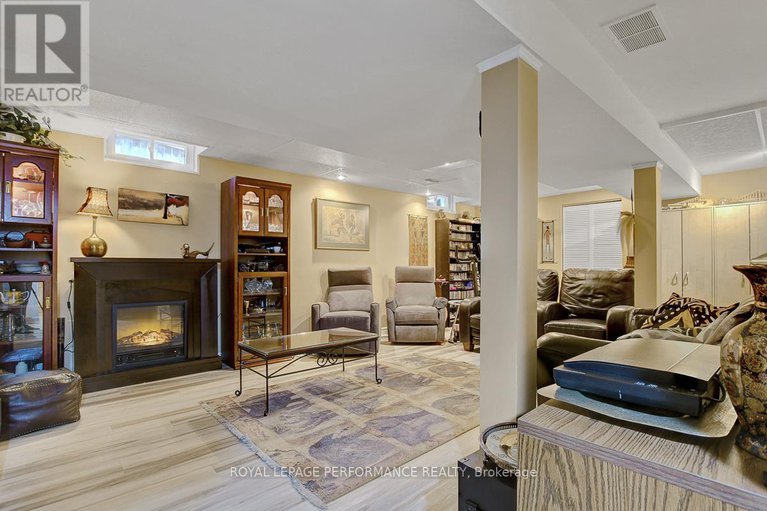 29396935/6255-fortune-drive/convent-glen-north/ottawa/ontario/K1C2B7_24