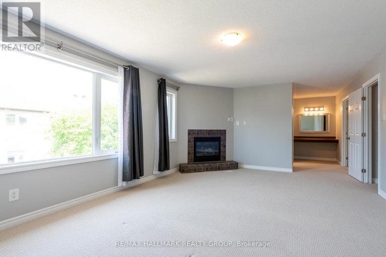 28706824/217-fountainhead-drive/mer-bleuebradley-estatesanderson-park/ottawa/ontario/K1W0C2_22