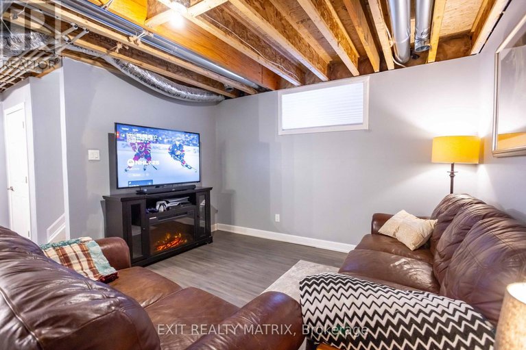 29378687/273-central-park-boulevard/village-of-russell/russell/ontario/K4R0E9_25