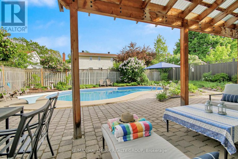28610076/1352-baden-avenue/emerald-woodssawmill-creek/ottawa/ontario/K1T1V7_27