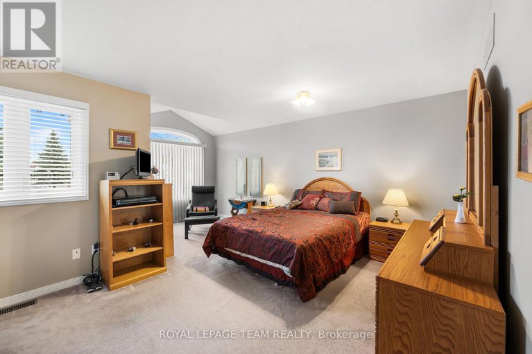 29030478/937-sheenboro-crescent/fallingbrookpineridge/ottawa/ontario/K4A3M6_17