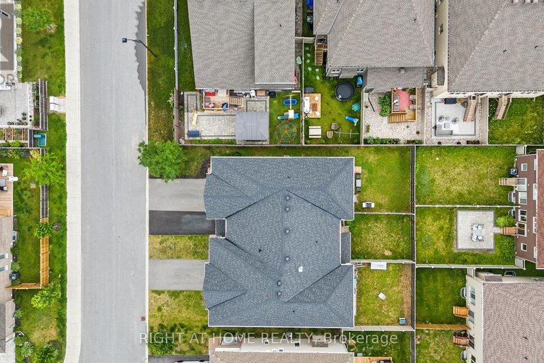 28530019/5-merrill-street/stittsville-north/ottawa/ontario/K2S2M8_32