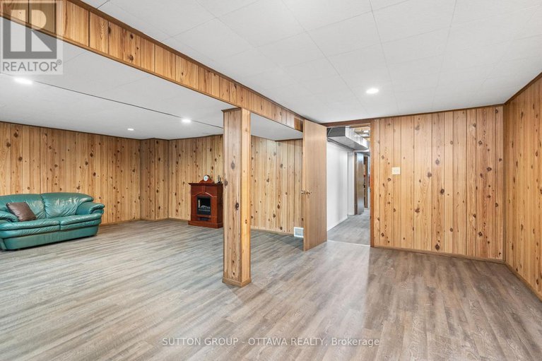 28296607/6489-rideau-valley-drive-n/manotick-south-to-roger-stevens/ottawa/ontario/K4M1B3_18