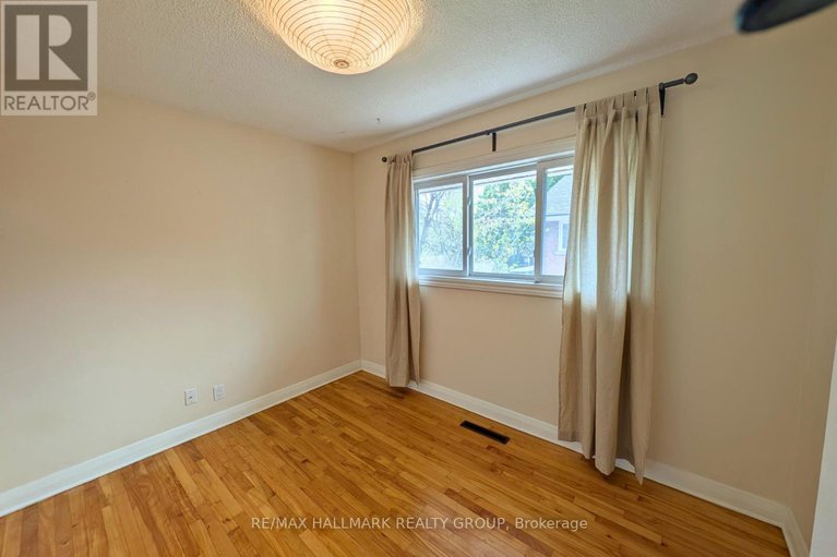 28431922/208-210-renouf-avenue/overbrook/ottawa/ontario/K1K3T1_14