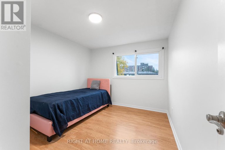 29056028/32-2296-orient-park-drive/blackburn-hamlet-south/ottawa/ontario/K1B4N6_25