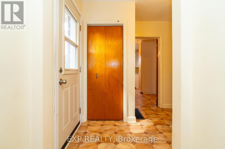 29054391/1008-riddell-avenue-s/mckellar-heightsglabar-park/ottawa/ontario/K2C2J5_10