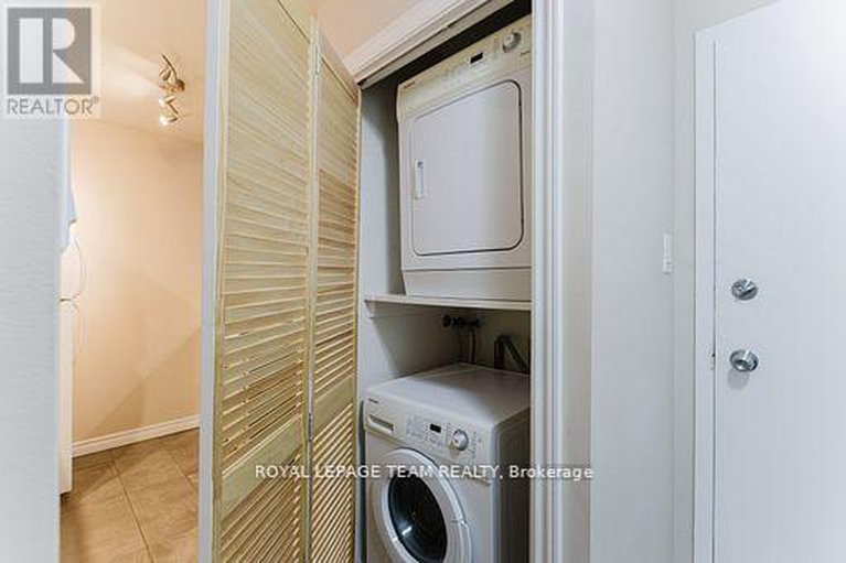 29135886/210-212-viewmount-drive/borden-farmstewart-farmcarleton-heightsparkwood-hills/ottawa/ontario/K2E7X2_22