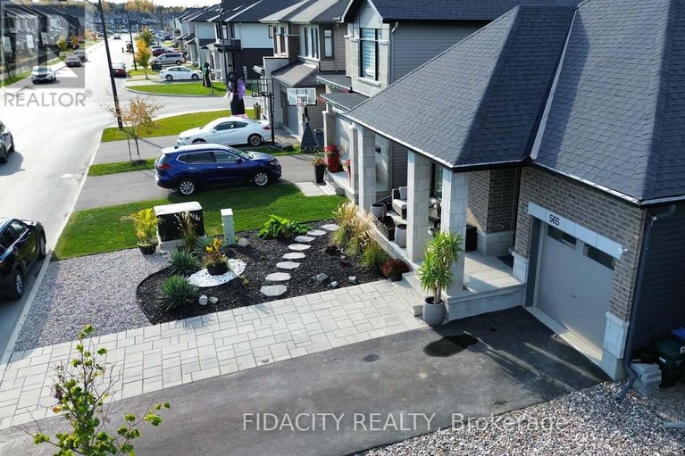 29629373/565-bobolink-ridge/stittsville-south/ottawa/ontario/K2S2P4_34