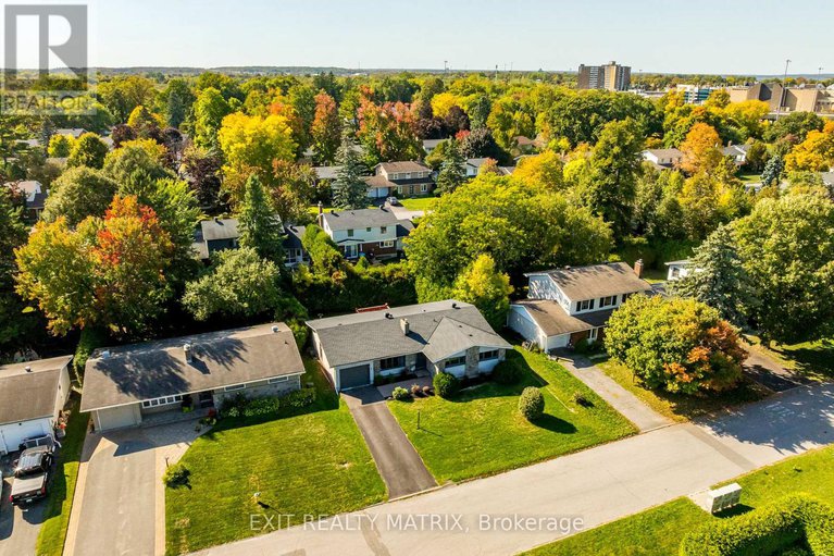 28932484/8-brian-crescent/bruce-farmgraham-parkqualicumbellands/ottawa/ontario/K2H6X3_2
