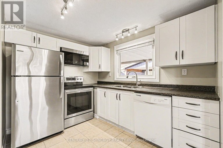 29677664/2428-blackstone-crescent/sheffield-glenindustrial-park/ottawa/ontario/K1B4H2_11