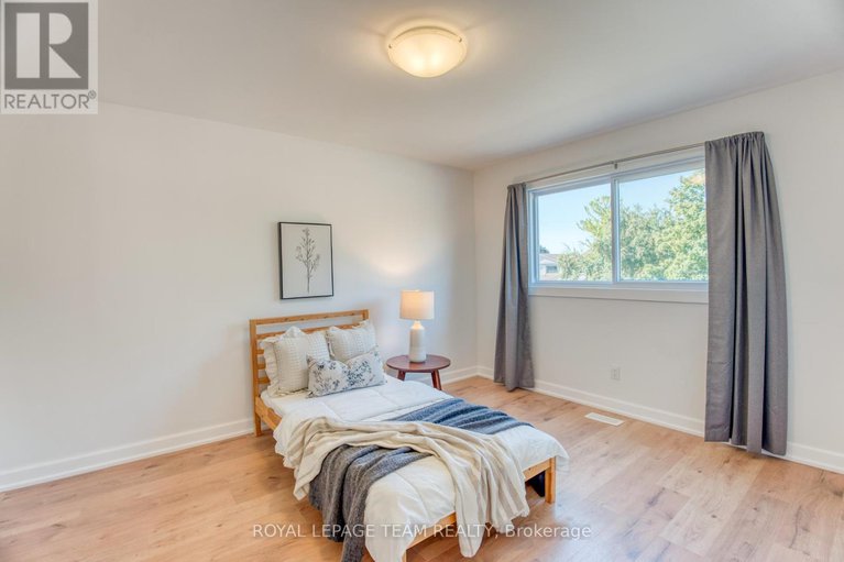 28847948/21-equestrian-drive/bridlewood/ottawa/ontario/K2M1B8_28