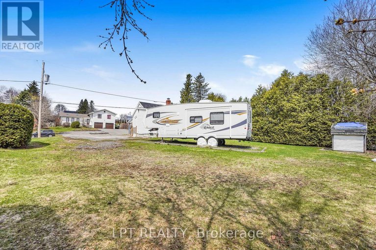 29648615/47-bertha-street-e/vankleek-hill/champlain/ontario/K0B1R0_22