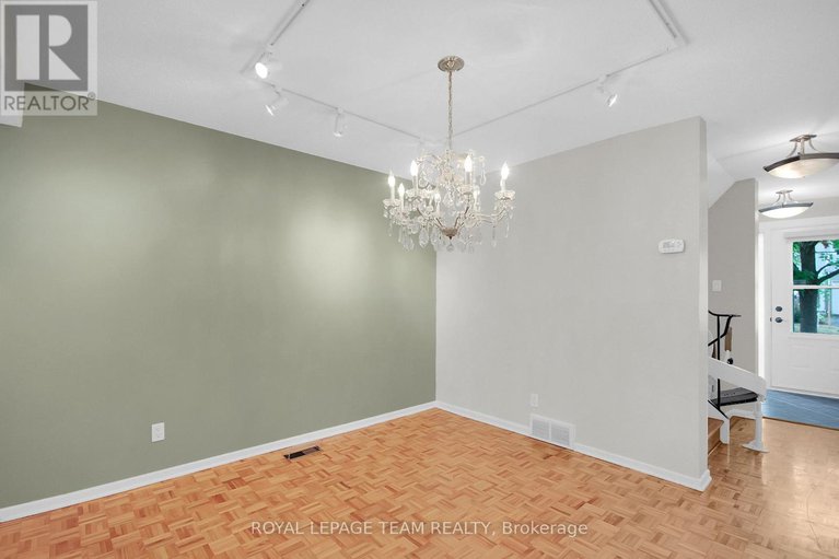 28762114/26-jackson-court/beaverbrook/ottawa/ontario/K2K1B7_15