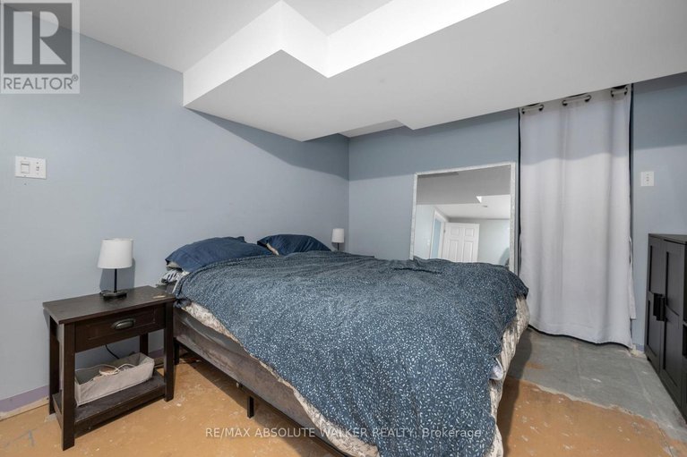 28742533/428-hatfield-crescent/bilberry-creekqueenswood-heights/ottawa/ontario/K1E1M8_16