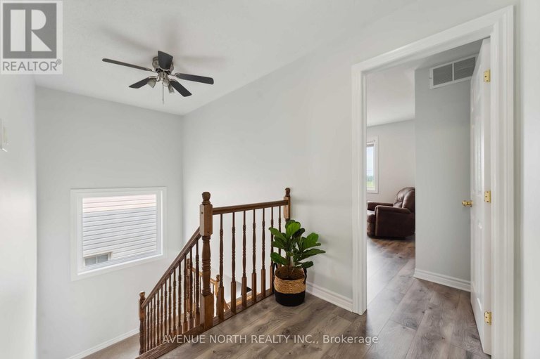 28444872/272-trail-side-circle/springridgeeast-village/ottawa/ontario/K4A5B1_14